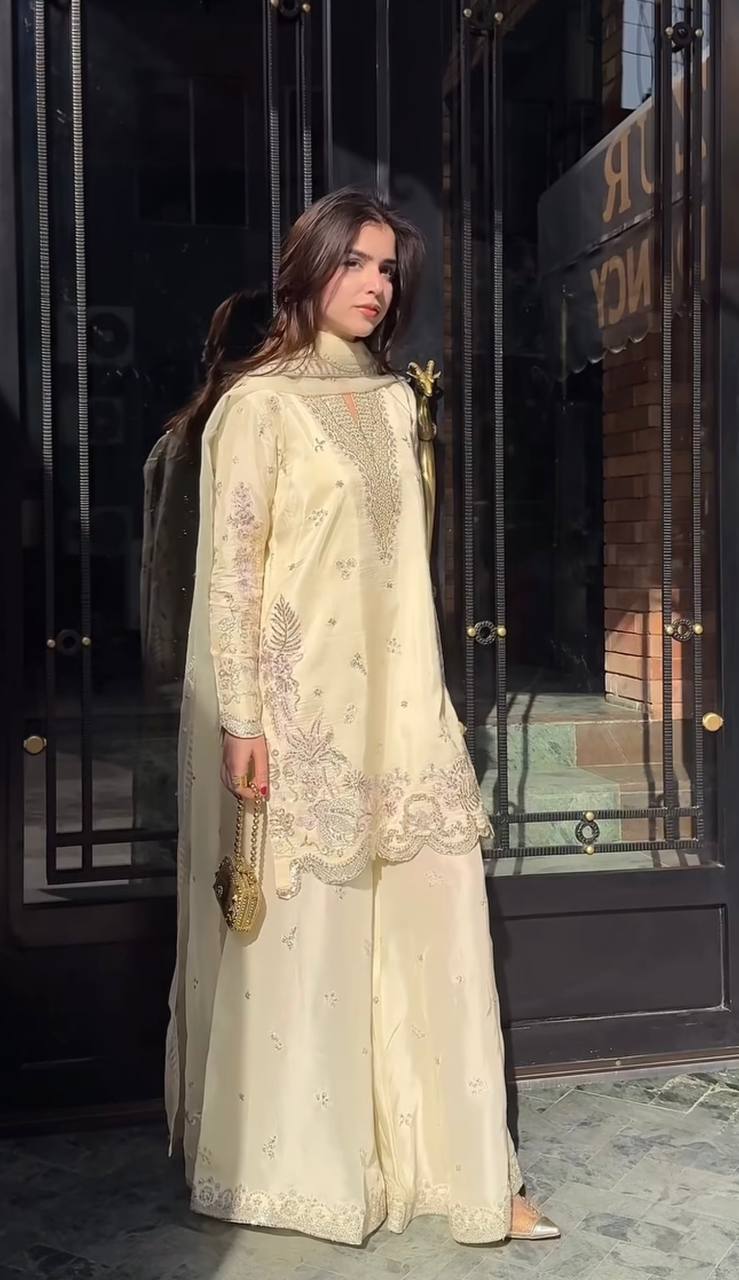 Luxe Pearl Silver Zari Silhouette